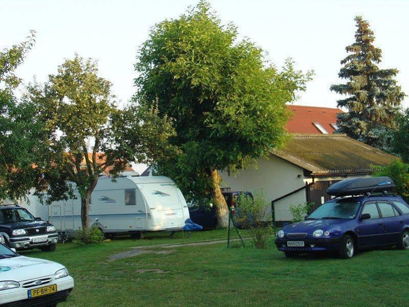 Pension Camp Prager Exterior foto
